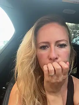 Snapshot of Emmy_frenchie chatting on 10-03-25, 08:44 Emmy frenchie online show from 10-03-25, 08:44