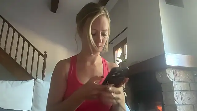 Snapshot of Emmy_frenchie chatting on 11-25-25, 09:53 Emmy frenchie online show from 11-25-25, 09:53