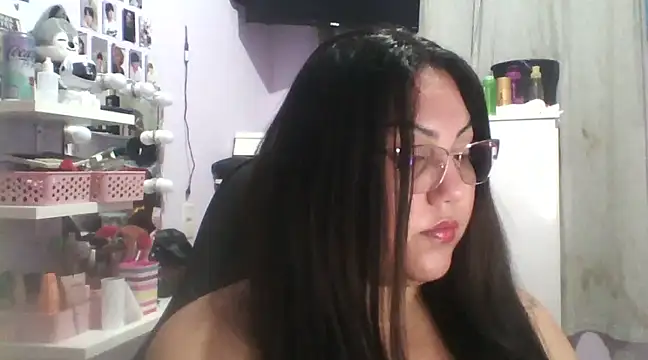 Paolaa hoot online show from 02-14-25, 05:36
