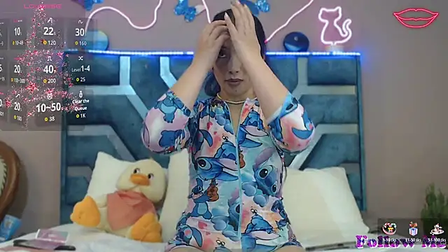 Snapshot of Roxan_Fox- chatting on 12-16-25, 02:05 Roxan Fox- online show from 12-16-25, 02:05