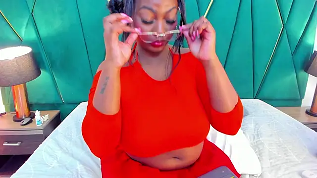 Snapshot of Tamara_Myller chatting on 03-20-25, 03:36 Tamara Myller online show from 03-20-25, 03:36