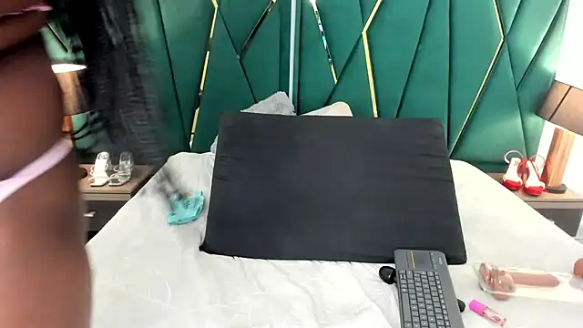 Snapshot of Tamara_Myller chatting on 09-22-25, 12:18 Tamara Myller online show from 09-22-25, 12:18