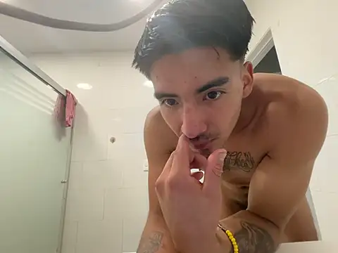 GIOOOO568 online show from 10-24-25, 03:47