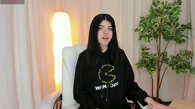 Maddy bennet online show from 03-11-25, 04:32