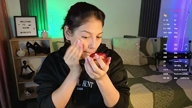 Fresita Rosita online show from 11-18-25, 12:31