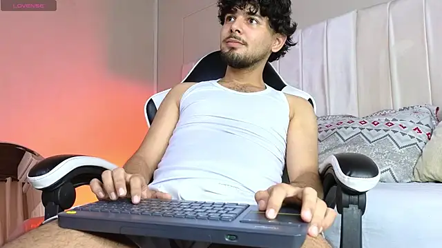 Snapshot of Samir_bear chatting on 10-30-25, 12:50 Samir bear online show from 10-30-25, 12:50