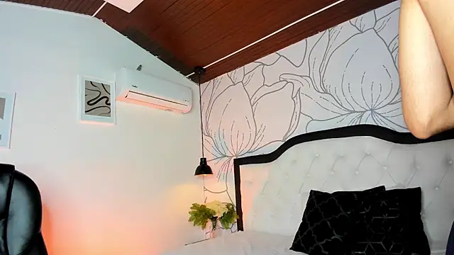 Snapshot of Samir_bear chatting on 11-08-25, 02:34 Samir bear online show from 11-08-25, 02:34