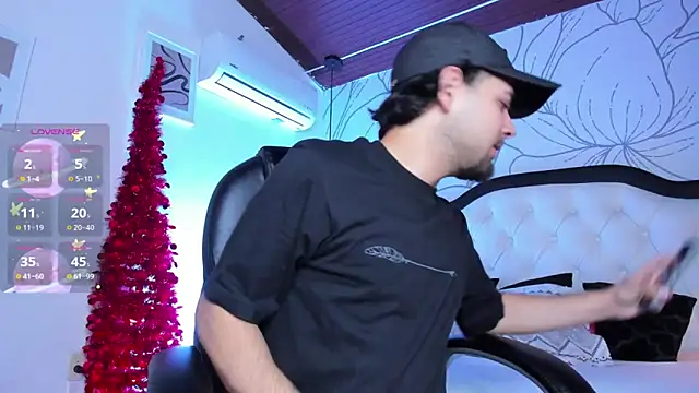 Snapshot of Samir_bear chatting on 12-19-25, 12:34 Samir bear online show from 12-19-25, 12:34