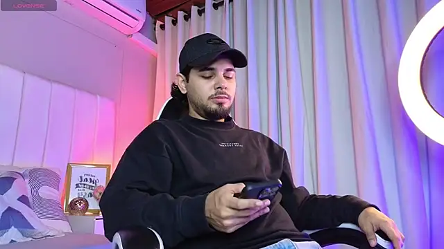 Snapshot of Samir_bear chatting on 02-21-26, 12:28 Samir bear online show from 02-21-26, 12:28