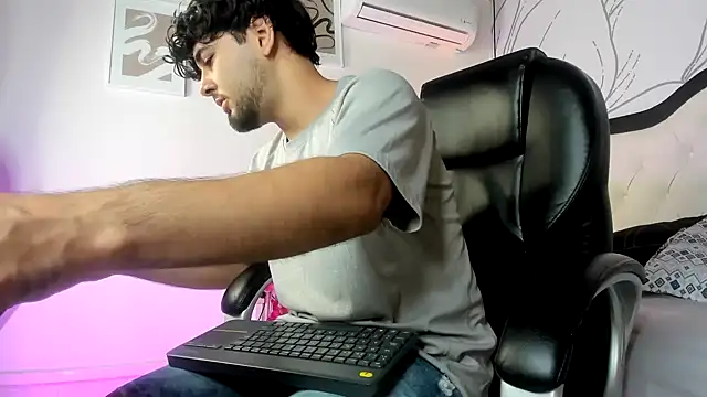 Snapshot of Samir_bear chatting on 02-25-26, 12:48 Samir bear online show from 02-25-26, 12:48