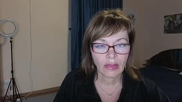 Snapshot of Miss_Moren chatting on 11-17-25, 12:11 Miss Moren online show from 11-17-25, 12:11