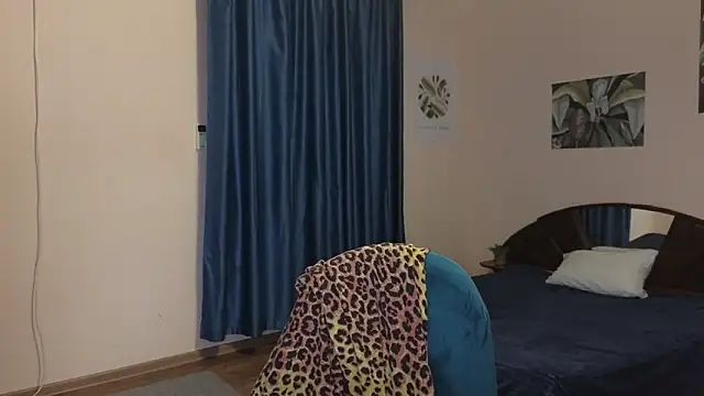 Snapshot of Miss_Moren chatting on 11-18-25, 02:43 Miss Moren online show from 11-18-25, 02:43