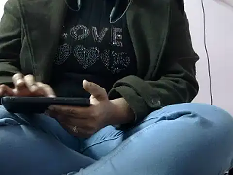 Housewife12 online show from 01-01-25, 02:20