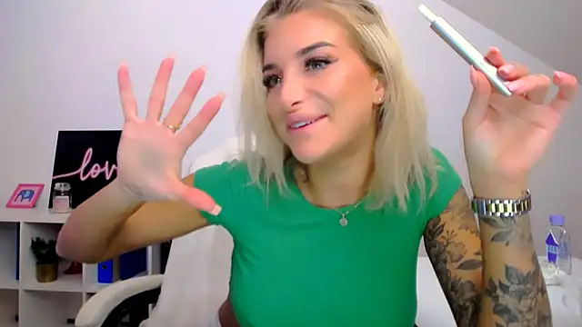 Lia Benini online show from 02-27-25, 01:07