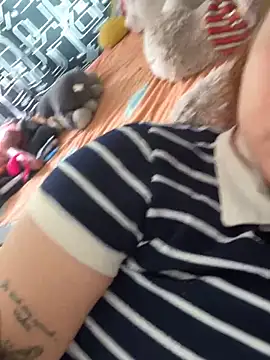 Snapshot of Ema_kraus chatting on 02-15-26, 06:04 Ema kraus online show from 02-15-26, 06:04