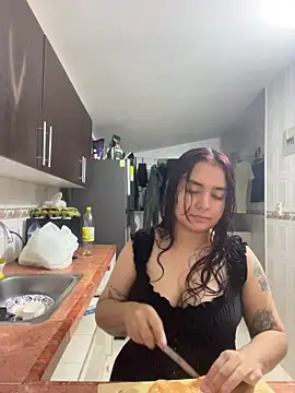 Snapshot of Ema_kraus chatting on 02-18-26, 12:39 Ema kraus online show from 02-18-26, 12:39