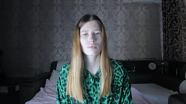 Snapshot of Agnes_Allenn chatting on 10-08-25, 09:40 Agnes Allenn online show from 10-08-25, 09:40