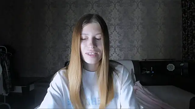 Snapshot of Agnes_Allenn chatting on 10-10-25, 10:36 Agnes Allenn online show from 10-10-25, 10:36