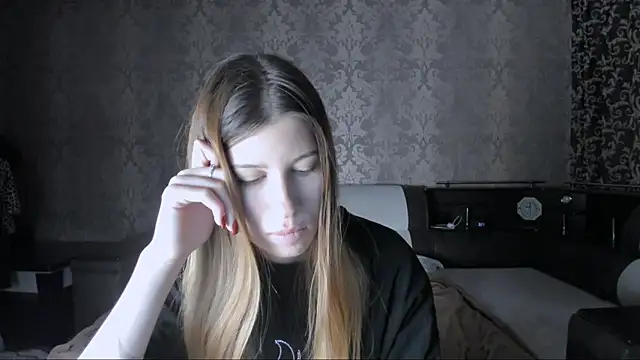 Snapshot of Agnes_Allenn chatting on 10-13-25, 10:59 Agnes Allenn online show from 10-13-25, 10:59