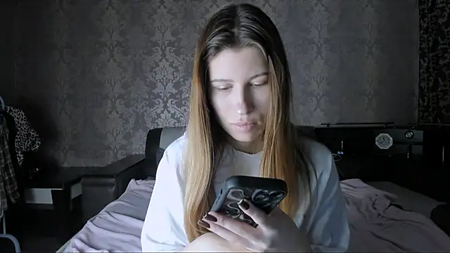 Snapshot of Agnes_Allenn chatting on 10-20-25, 09:21 Agnes Allenn online show from 10-20-25, 09:21