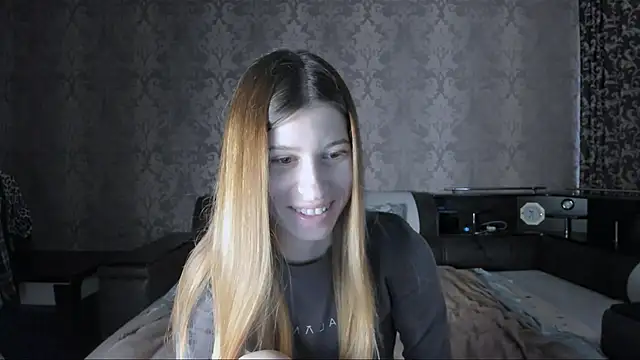 Snapshot of Agnes_Allenn chatting on 10-24-25, 10:22 Agnes Allenn online show from 10-24-25, 10:22