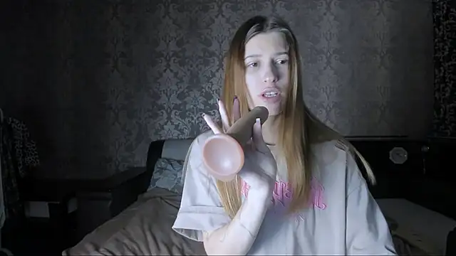 Snapshot of Agnes_Allenn chatting on 10-26-25, 05:08 Agnes Allenn online show from 10-26-25, 05:08