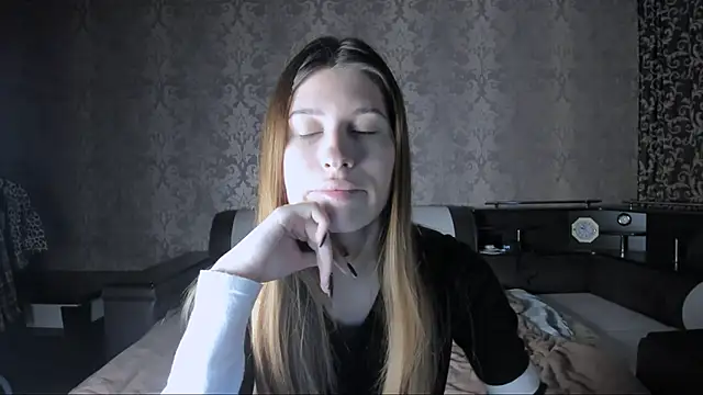 Snapshot of Agnes_Allenn chatting on 10-27-25, 11:03 Agnes Allenn online show from 10-27-25, 11:03