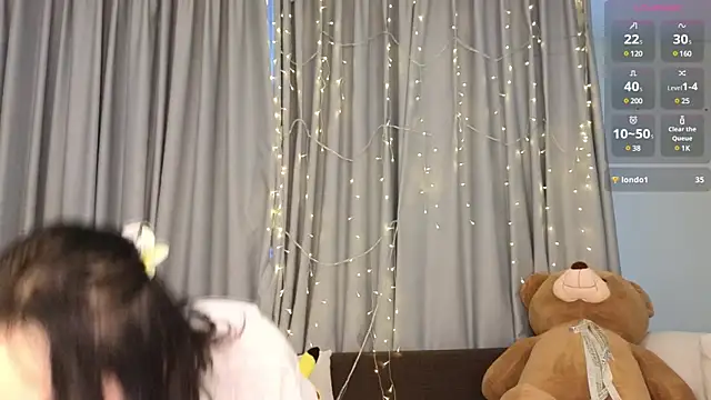 Snapshot of queenasian chatting on 12-18-24, 12:10 queenasian online show from 12-18-24, 12:10