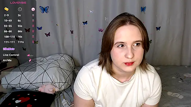 Snapshot of Phantommira chatting on 11-08-25, 01:33 Phantommira online show from 11-08-25, 01:33