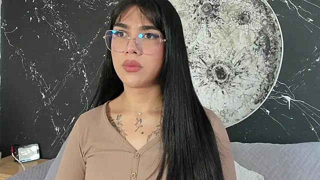 RoseCassie online show from 11-18-25, 02:43