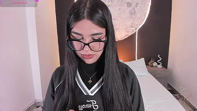 RoseCassie online show from 11-26-25, 01:34