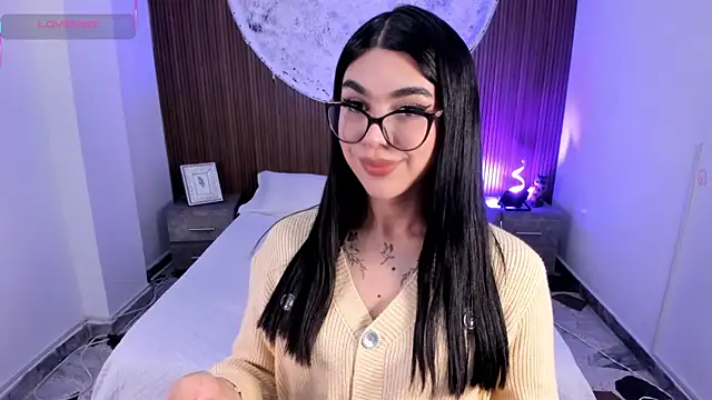 RoseCassie online show from 12-19-25, 01:40
