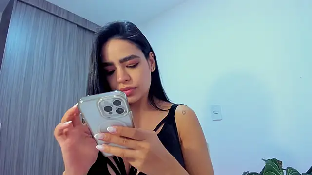 Sara Leblanc online show from 11-11-25, 04:07