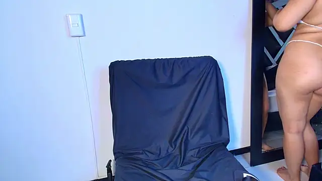 Snapshot of caroo_gomeez chatting on 10-13-25, 03:39 caroo gomeez online show from 10-13-25, 03:39