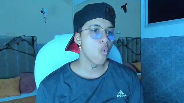 Dominick jones online show from 10-15-25, 04:45