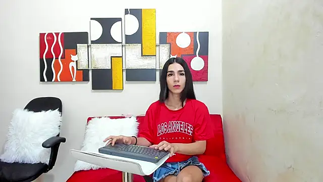 Mariana 16  online show from 02-13-25, 08:13