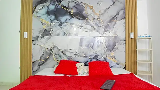 Mariana 16  online show from 11-27-25, 07:49