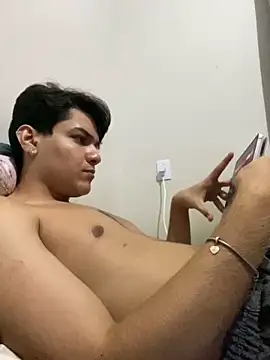 Snapshot of junior29_ chatting on 12-20-24, 05:04 junior29 online show from 12-20-24, 05:04