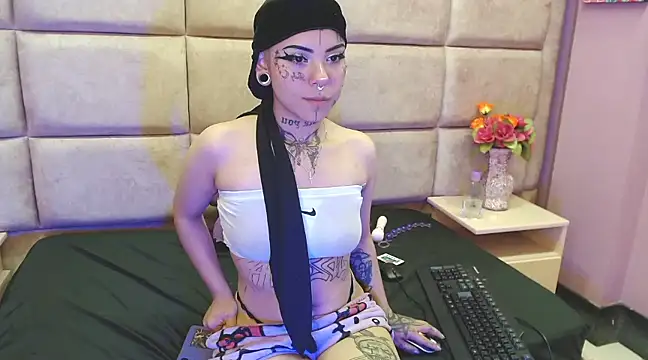 Snapshot of xbabymoonx chatting on 01-21-25, 11:13 xbabymoonx online show from 01-21-25, 11:13