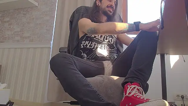 Snapshot of AxelColton chatting on 10-19-25, 10:27 AxelColton online show from 10-19-25, 10:27