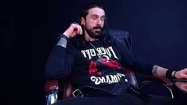 Snapshot of AxelColton chatting on 11-07-25, 11:21 AxelColton online show from 11-07-25, 11:21