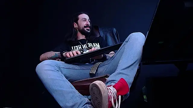 Snapshot of AxelColton chatting on 11-16-25, 11:05 AxelColton online show from 11-16-25, 11:05