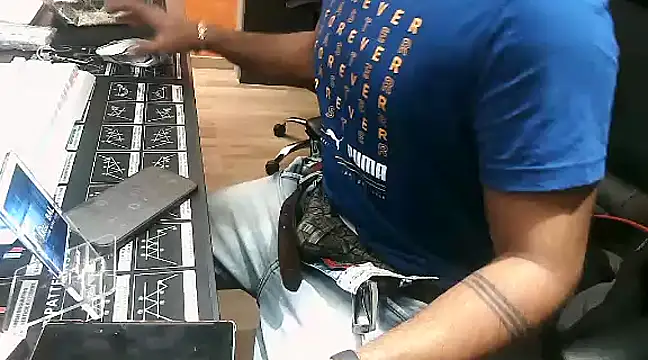 Snapshot of Nil_Talreja chatting on 12-19-24, 12:01 Nil Talreja online show from 12-19-24, 12:01