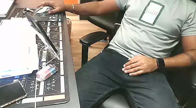 Snapshot of Nil_Talreja chatting on 01-20-25, 06:21 Nil Talreja online show from 01-20-25, 06:21