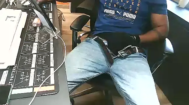 Snapshot of Nil_Talreja chatting on 01-21-25, 07:58 Nil Talreja online show from 01-21-25, 07:58