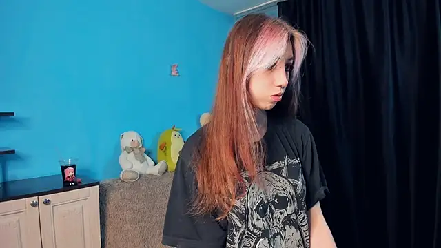 Snapshot of _Mindy_ chatting on 12-21-24, 03:03 Mindy online show from 12-21-24, 03:03