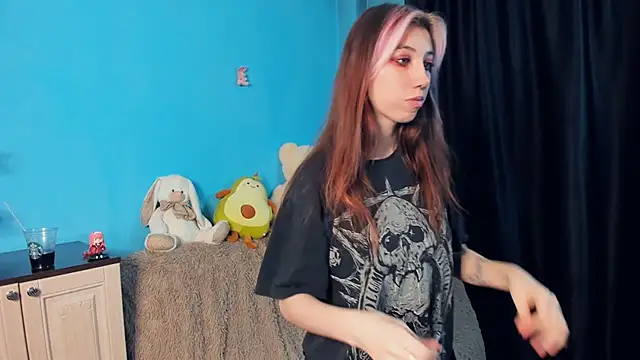 Snapshot of _Mindy_ chatting on 12-21-24, 12:16 Mindy online show from 12-21-24, 12:16