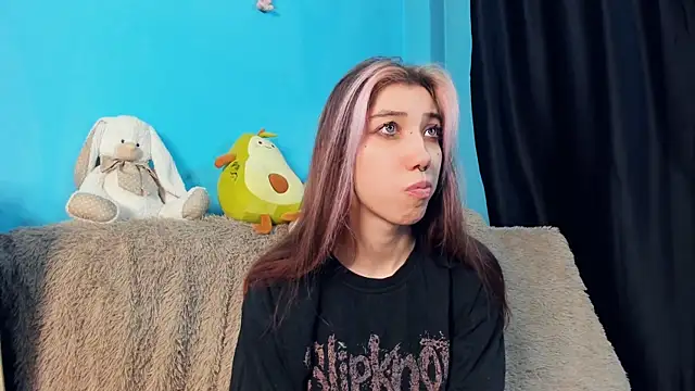 Snapshot of _Mindy_ chatting on 12-22-24, 07:00 Mindy online show from 12-22-24, 07:00