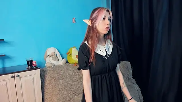 Snapshot of _Mindy_ chatting on 12-23-24, 12:46 Mindy online show from 12-23-24, 12:46