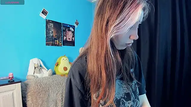 Snapshot of _Mindy_ chatting on 12-30-24, 01:37 Mindy online show from 12-30-24, 01:37